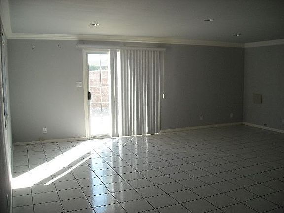 5th image of 10922 Casimir Ave