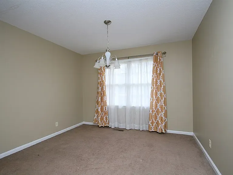 3 bed, 1575 sqft, $1,810 — Photo 4