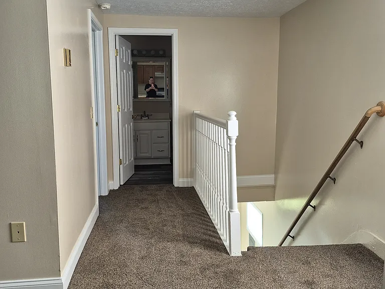 124 E Crain Ave #UP — Photo 7