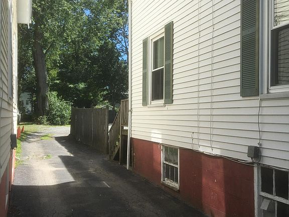 3rd image of 10 Lincoln Ave #Duplex