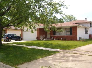 677 Juniper Ln, Bartlett, IL 60103