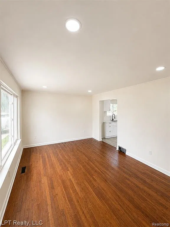 3 bed, 1500 sqft, $2,500 — Photo 4