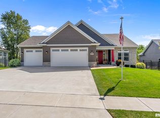 6443 Fairhaven Rd, Davenport, IA 52807