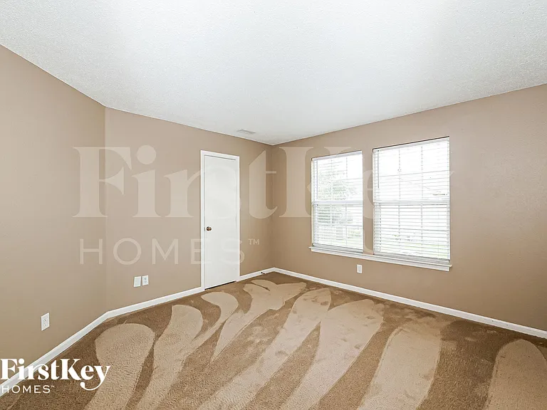 10855 Walnut Grv — Photo 10
