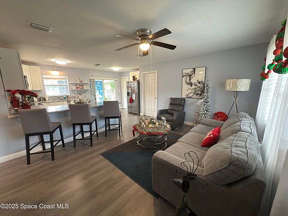 4th image of 1405 Lark Ct