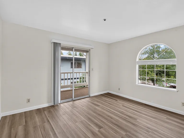 270 Brown St #7 — Photo 4