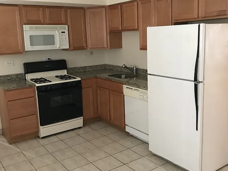 1404 W Sherwin Ave #GS — Photo 3