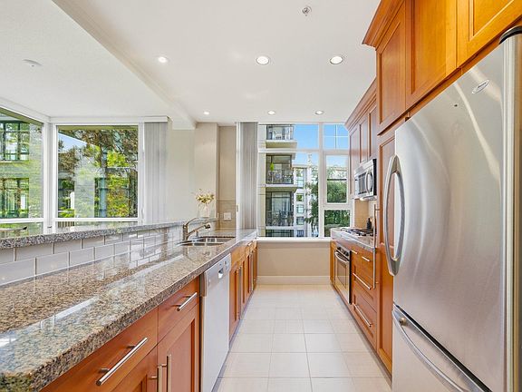 3rd image of 4759 Valley Dr #305