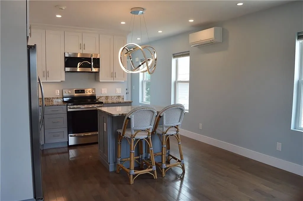 581 Central Ave — Photo 2