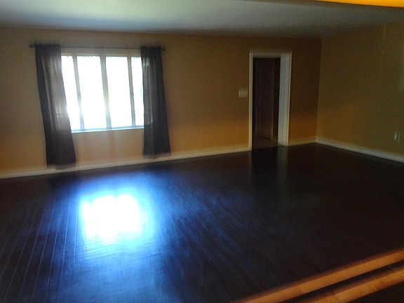 4th image of 19 Lake Dr
