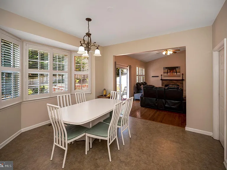 48 Savannah Ct — Photo 26