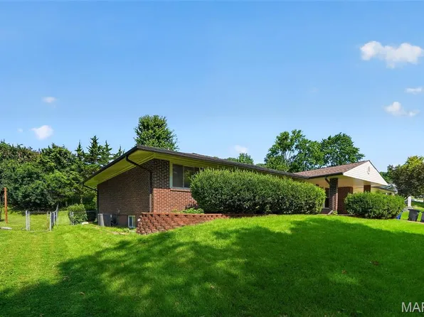 1939 Pickfair Dr, Saint Louis, MO 63146