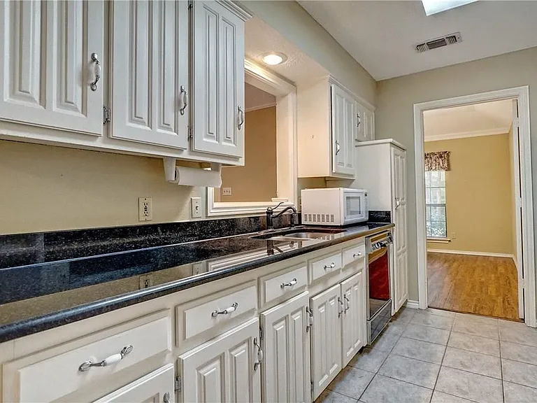 5705 Royal Club Dr — Photo 12