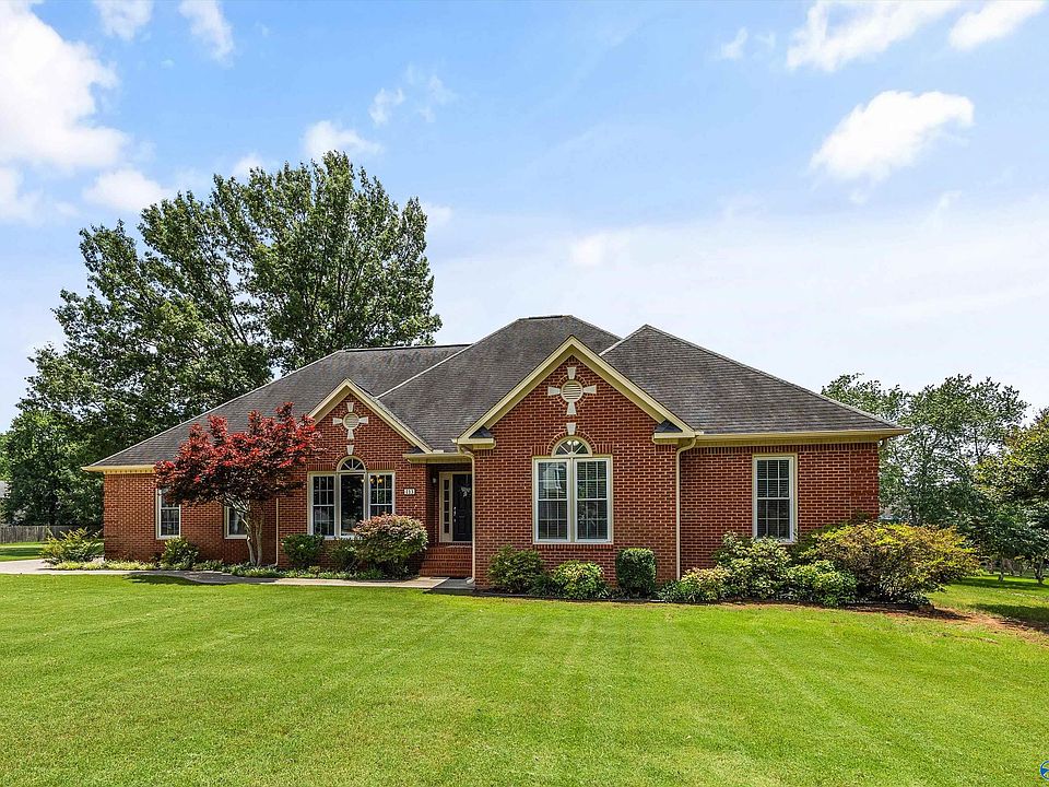 1st image of 113 Lovvorn Ln