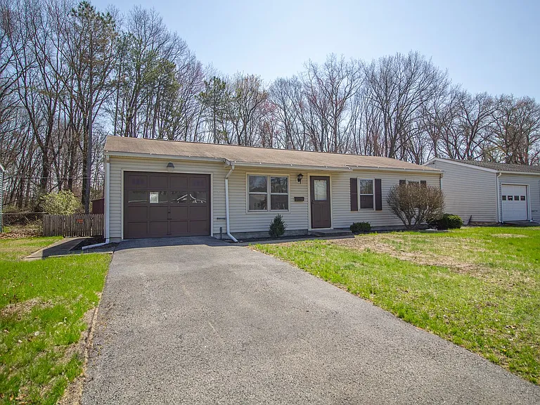 31 Mildred Ln — Photo 1