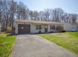 31 Mildred Ln, Latham, NY 12110
