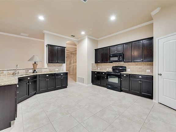 3rd image of 609 Osage Dr