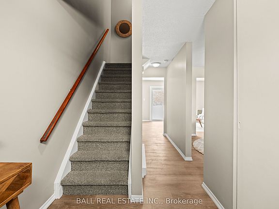 4th image of 996 Sydenham Rd #9