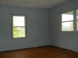 4th image of 50 Brown St