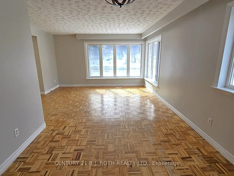 41 Bayview Dr #UPPER — Photo 8