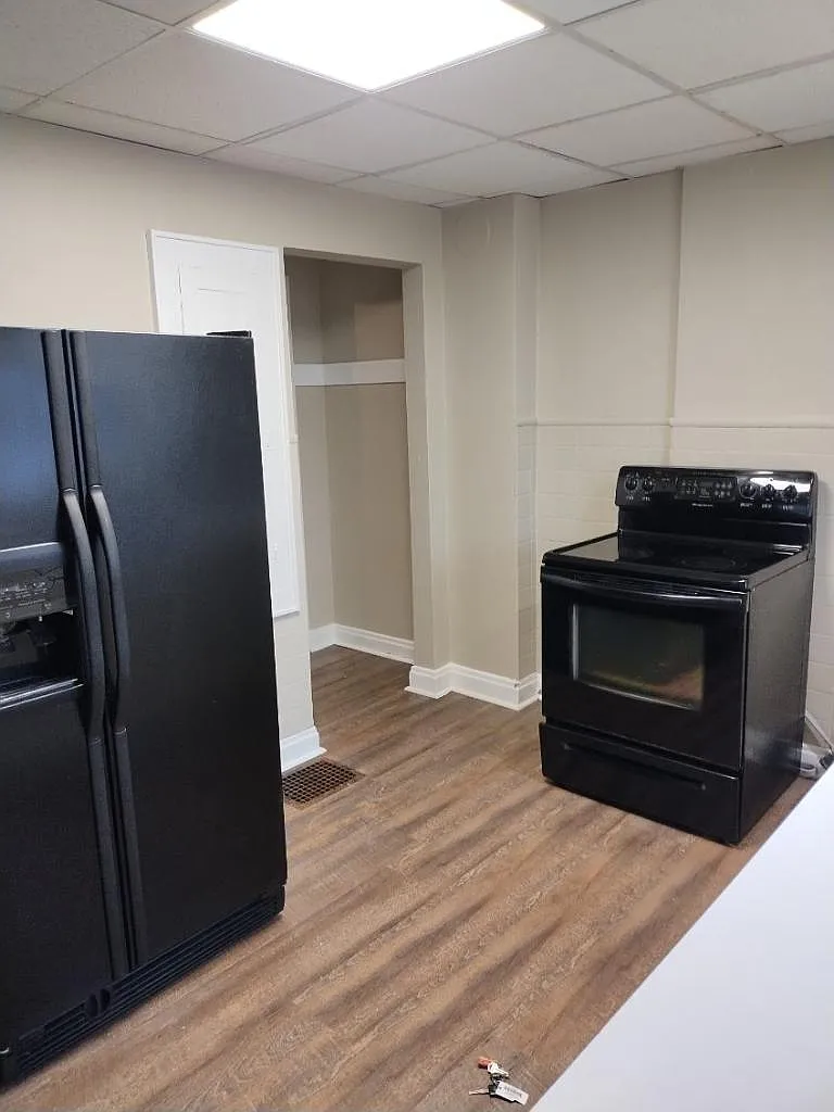 3 bed, 1100 sqft, $1,200 — Photo 4