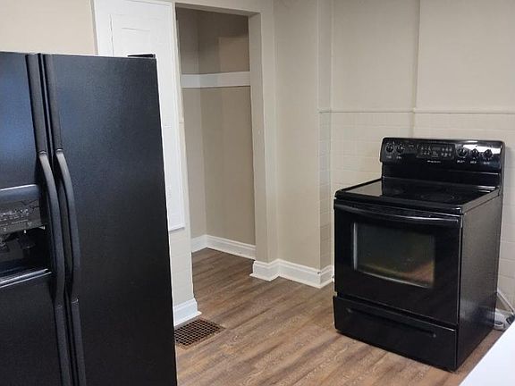 4th image of 537 S Oakley Ave