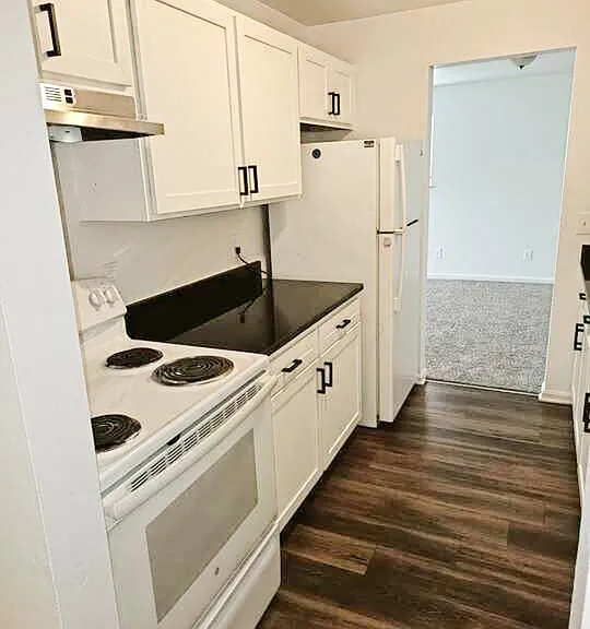 5856 Highview Dr — Photo 2