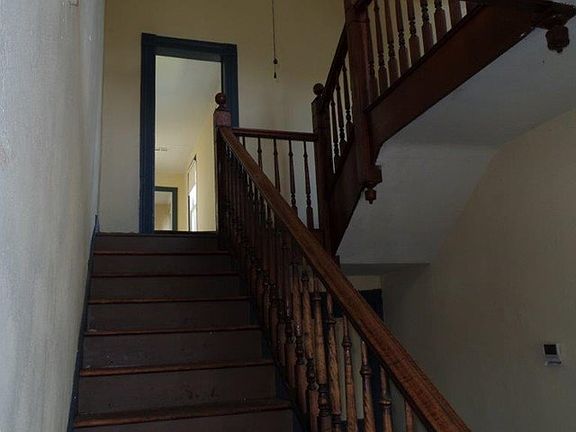 3rd image of 315 Valley St E