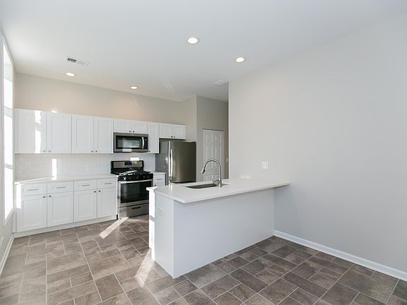 3rd image of 2325 W North Ave APT 2R