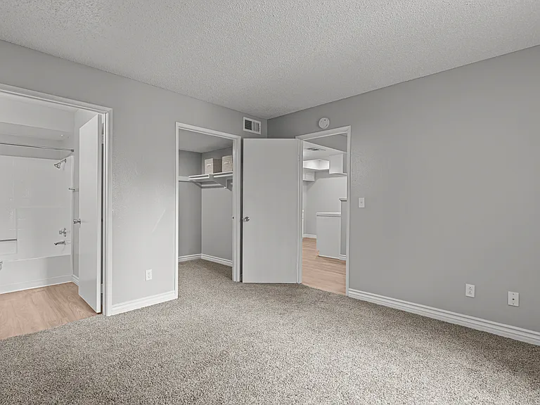 La Sierra Apartments — Photo 44