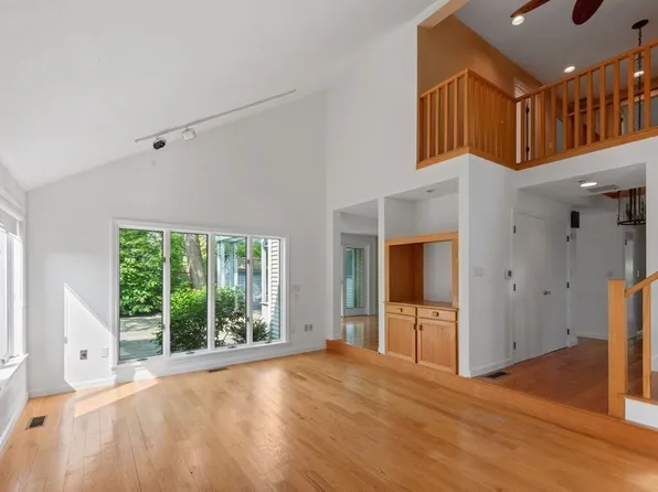 55 Sycamore Dr, Holden, MA 01520