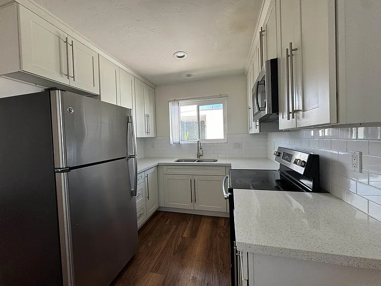 3222 Collier Ave — Photo 2