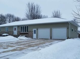 1109 6th St NE, Independence, IA 50644