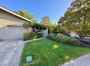 32 Griggs Ln, Napa, CA 94558