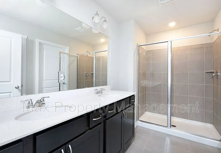 2302 SW 23rd St — Photo 16