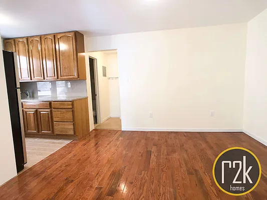 Rented by Realty 2000 Corp | media 27