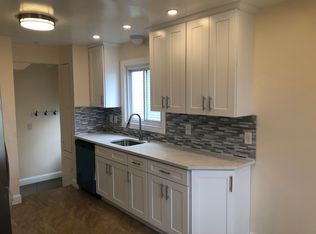 10 Gibbs Rd, Amityville, NY 11701