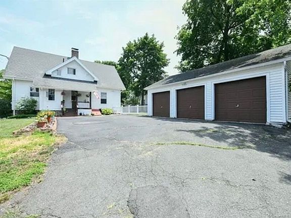 2nd image of 1544 Stanley St
