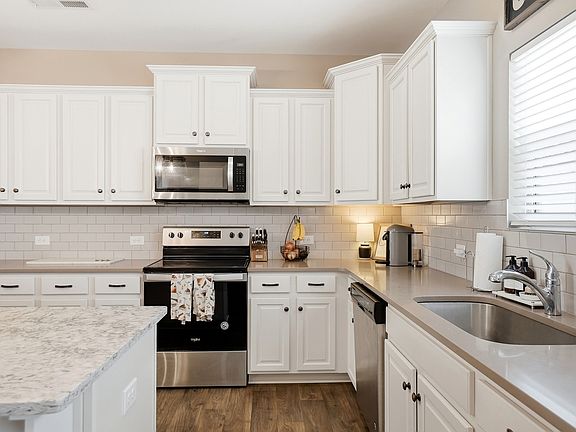 4th image of 1831 Savannah Ln