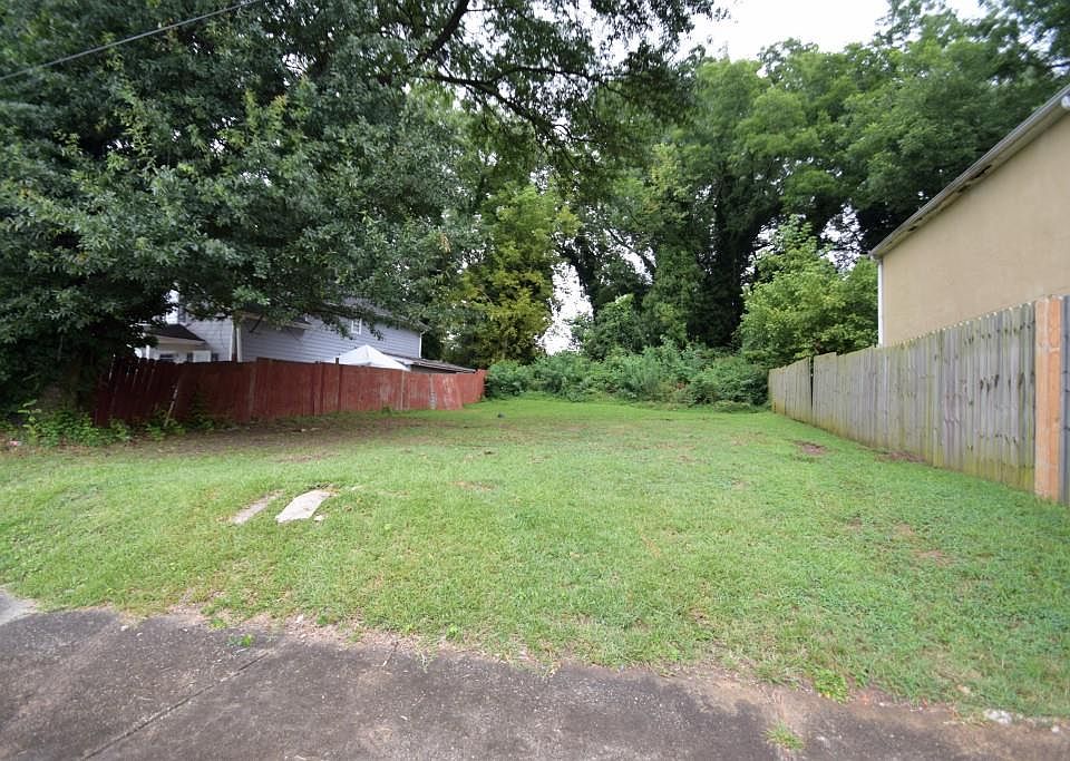 2nd image of 918 Pulliam St SW