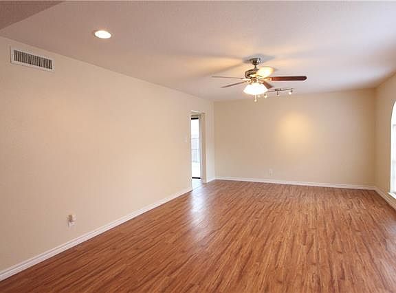 3rd image of 2203 Lockwood Dr