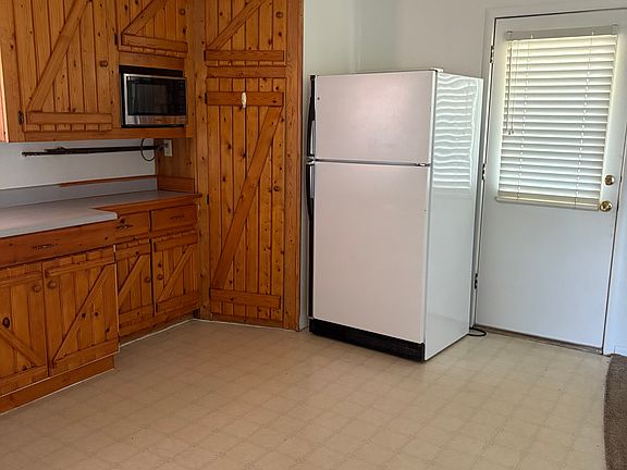 kitchen includes microwave and fridge