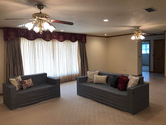 5th image of 404 Bennett Dr