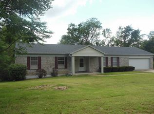 4001 Greenbrier Dr, Jefferson City, MO 65109