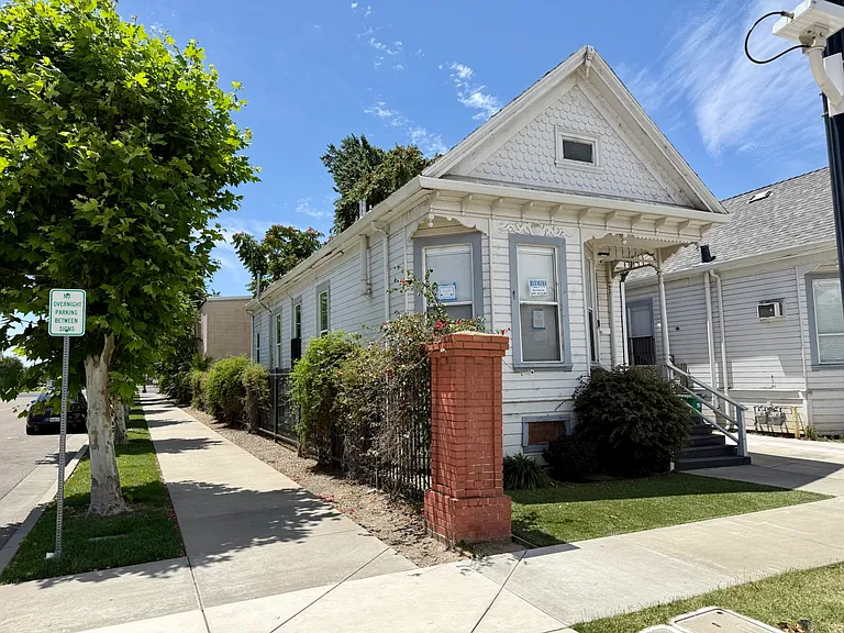 930 E Channel St — Photo 2