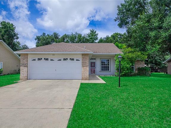2nd image of 404 Berwick Cir