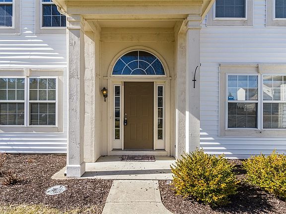 3rd image of 14138 Nicholas Dr