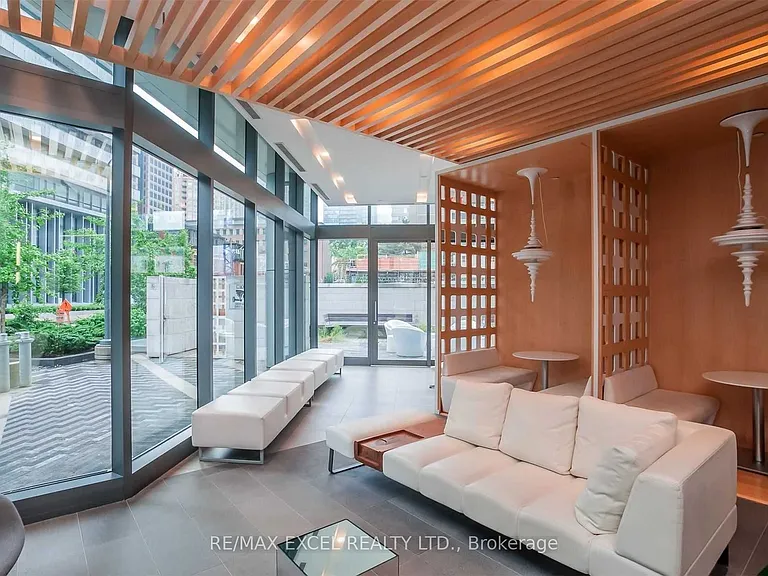 45 Charles St E #3312 — Photo 10