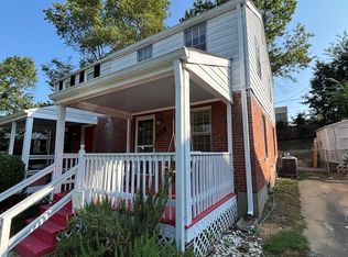 2626 Farmington Dr, Alexandria, VA 22303