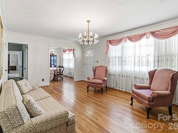 4th image of 3836 York St